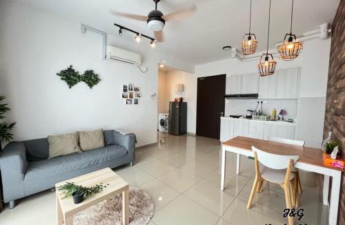 Sekudai Apartment | The Garden by J&G - FREE WiFi & Netflix