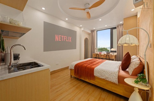 Thuy Khue House | The H Residence West Lake - Sunlit Studios, Netflix & Free Laundry