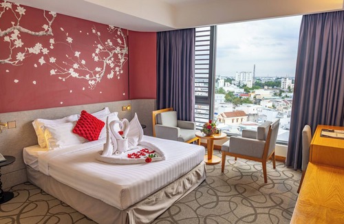 Ninh Kieu Hotel | The IRIS Signature Hotel & Spa