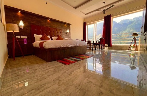 Mussoorie Hostel | The kempty fall resort