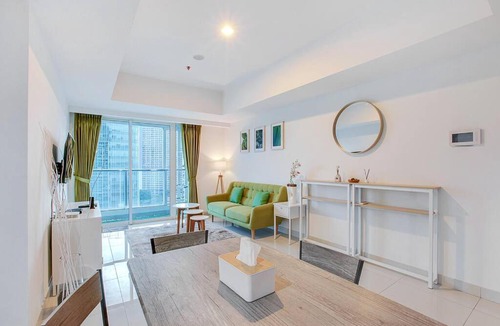 Kelapa Gading Timur Apartment | The Kensington Royal Suites W/ Free parking & Wifi