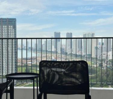Seri Tanjung Pinang Apartment | The Landmark Comfort Relax Spacious Sea View By IZ