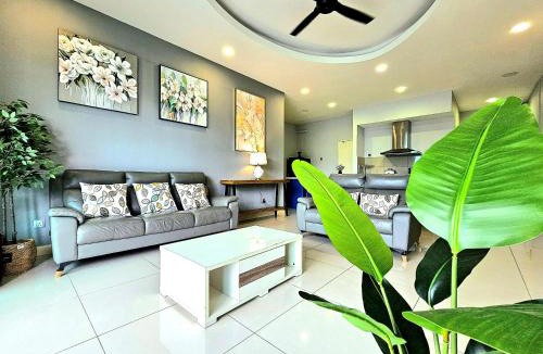 Downtown Kota Kinabalu Apartment | The Loft D Residence, Imago KK - 4 Bedrooms, 10Pax