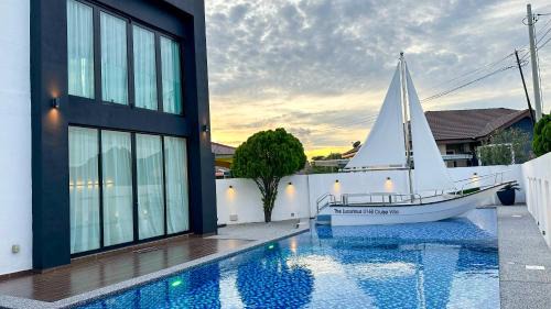 Malacca City Villa | The Luxurious 168 Cruise, Melaka