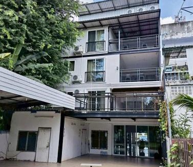 Chang Khlan Hostel | The Northern Grace Ping Riverside Hostel