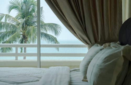 Si Rusa Apartment | The Oasis, Regency Tanjung Tuan