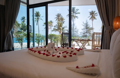 Koh Rong Hotel | The One Resort Koh Rong