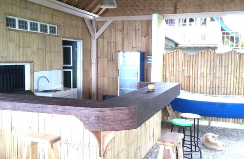 Kecamatan Lembar Cottage | The Only Beachfront Bungalow near Harbor