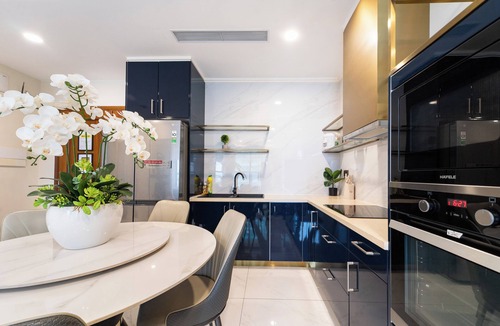 Little Japan Apartment | The Rixx Madison Tower With Pool and Gym