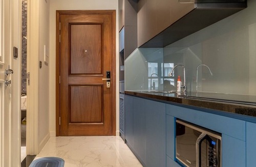 Ben Nghe Apartment | The Rixx Boutique - D1- Netflix Smart TV 65in - Infimity pool- gym