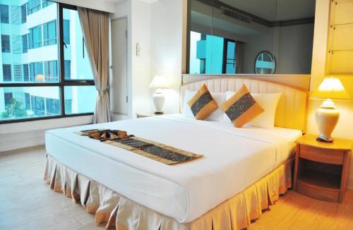 Salaya Hotel | The Royal Gems Golf Resort