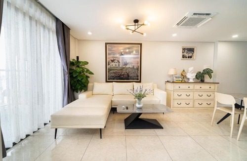District 4 Apartment | The Silver Vinh Hoi Apartment