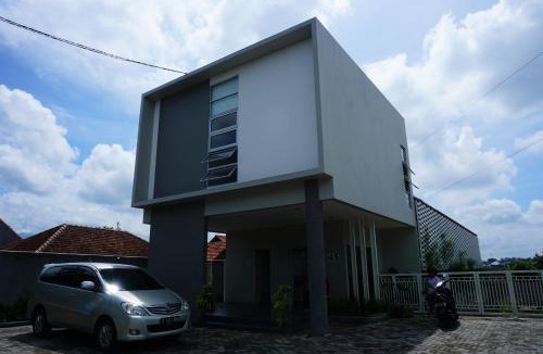 Tembalang Hostel | The Villa Tembalang