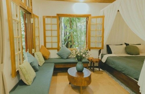 Hoa Lu Bed & Breakfast | The Wooden Gate