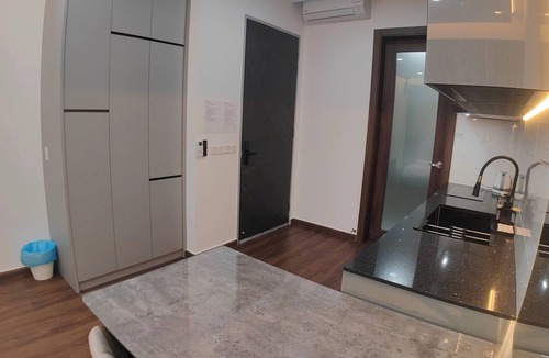 Bukit Indah House | THR1 Cozy Studio with Netflix SKYTREES