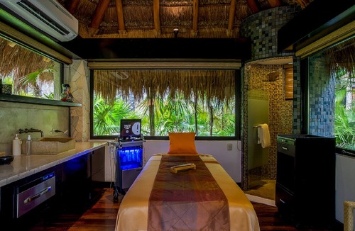 Playa Mujeres Apartment | Three Bedroom Villa del Palmar Cancun Beachfront Resort in Playa Mujeres