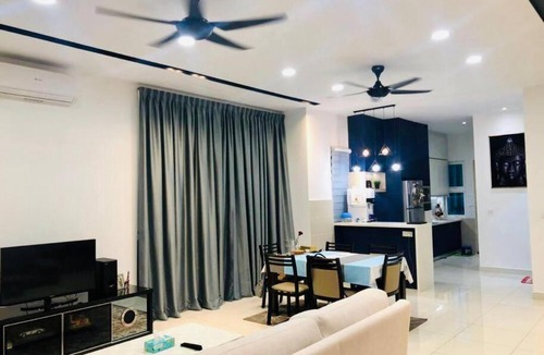 Kajang House | Tiara South, Ecohill Eco Majestic Enjoy Sunsets at Fully Equipped 3-Story House