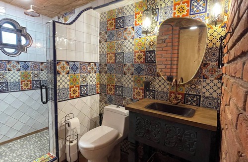 La Fonda House | Timeless Colonial Hacienda Beach House 1-Queen 2-Twin Bedsn