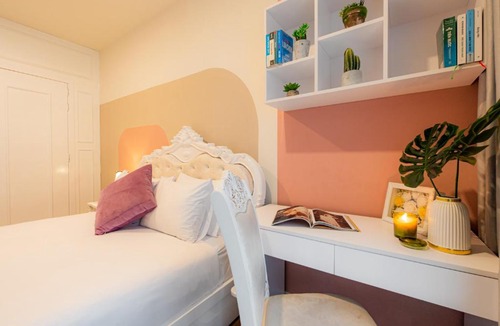 Bach Dang Riverside Apartment | Tommy Home 2Bedroom 86m2 Pool&Gym in Royal Residence