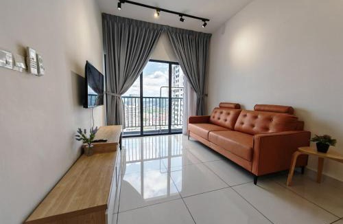 Kampung Bukit Dukong Apartment | Traders Garden C180 2BR Luxury w Netflix