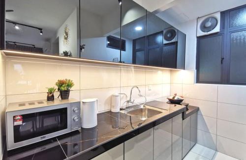 Kampung Bukit Dukong Apartment | Traders Garden C180 2BR Luxury w Netflix