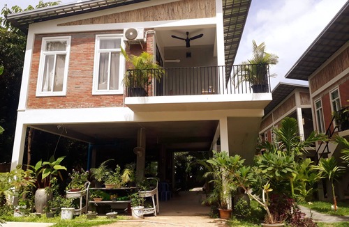 Siem Reap Villa | Tree-Shaded Bungalows Near Town with Kitchens & Scenic River Walks
