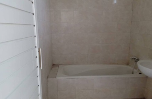 Sidomulyo House | Triple Room with AC at Mutiara Batu