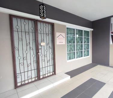 Kuching House | Triple Z Homestay Kuching - LANDED 14 PAX