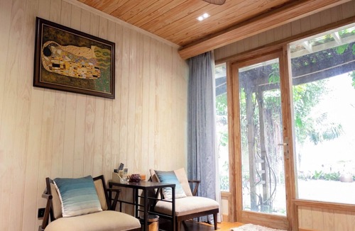 Thuan An Villa | Tropical backyard & Luxury wooden villa, 5 min to local night market, 10 to Mall