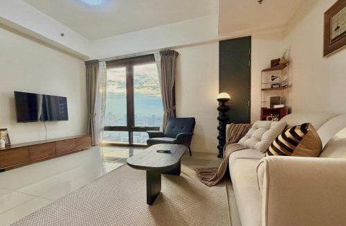 Downtown George Town Apartment | Tropicana 218 Macalister Georgetown Modern 3BR Suites with Infinity Pool #Near Island Hospital Eateries Convenience Store