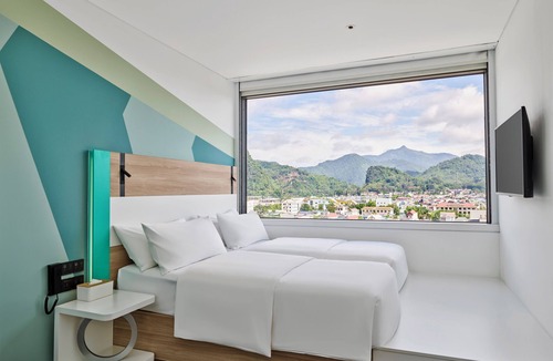 Hoa Binh Hotel | Tru by Hilton Hoa Binh City Centre