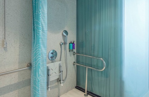 Hoa Binh Hotel | Tru by Hilton Hoa Binh City Centre