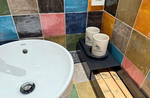 Dong Hoa Apartment | TuBi's House bed m8