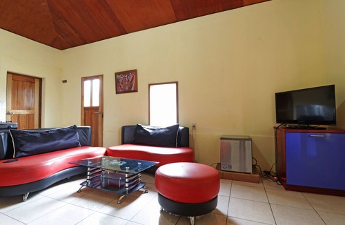 Ambarita House | Tuk Tuk Timbul Bungalows