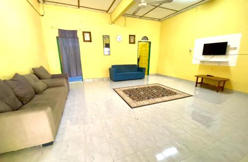 Kampung Kuala Ibai House | umi homestay batu buruk