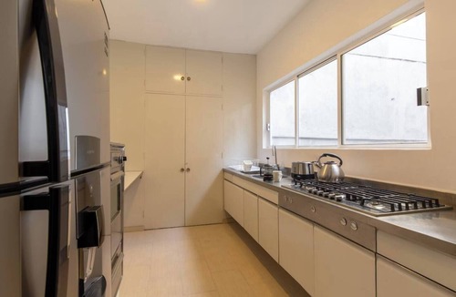 Reforma Apartment | Unbeatable location, 4 bedroom 3 bathroom, elevator, WIFI, washer and dryer inside the apartment, self check in.