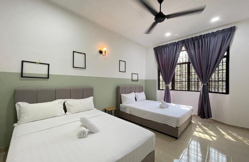 Durian Sebatang House | Unique 4 Bedrooms House, Few mins to Town by Mr Homestay