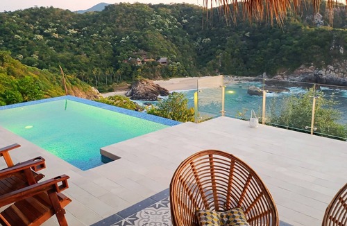 Puerto Angel Villa | UNIQUE BEACH HOUSE CASA DI LUCA WITH STUNNING VIEW