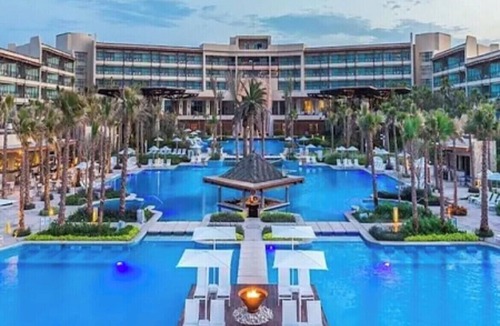Zona Hotelera Apartment | Upscale resort with 3 restaurants, 2 I formal bars and Infinite pool