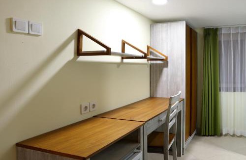 Palmerah House | Urbanest Inn House Slipi