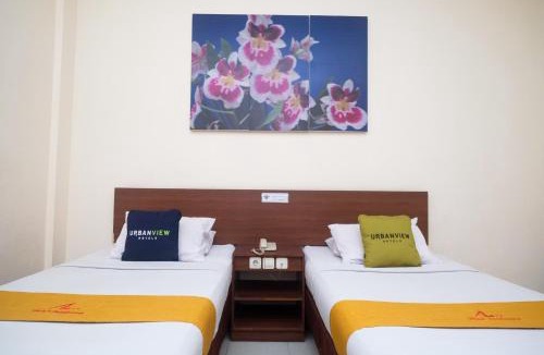 Jatibarang Hotel | UrbanView Hotel Anggraeni Jatibarang