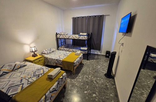 Centro Hostel | Uruapan, Michoacán Colonia Centro Av. 5 de Febrero #71