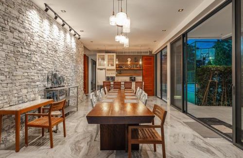 Kathu Villa | V158 9BR Tennis On prestigious Phuket Country Club