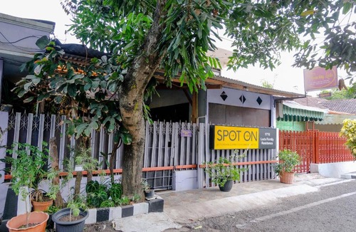 Malang Hotel | Vaccinated Staff - SPOT ON 1716 Lada Family Residence Syariah