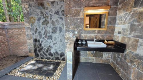 Ong Lang Hotel | Valentina village resort