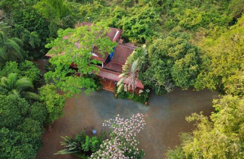 Ban Lung Bed & Breakfast | VANESSA'S GARDEN Restaurant & Bungalow