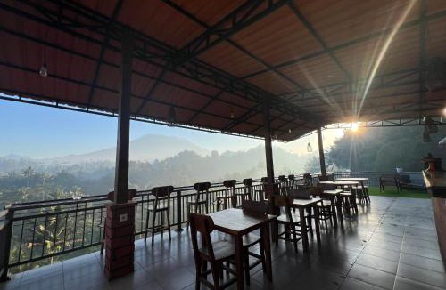 Selat Villa | Velonia Iseh