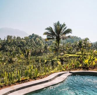 Selat Villa | Velonia Iseh