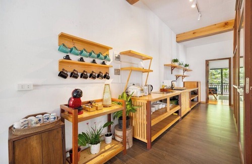 Cam Chau House | Vesta Gallery Villa above bookstore