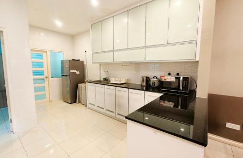 Miri House | Vi Homestay Taman Yakin
